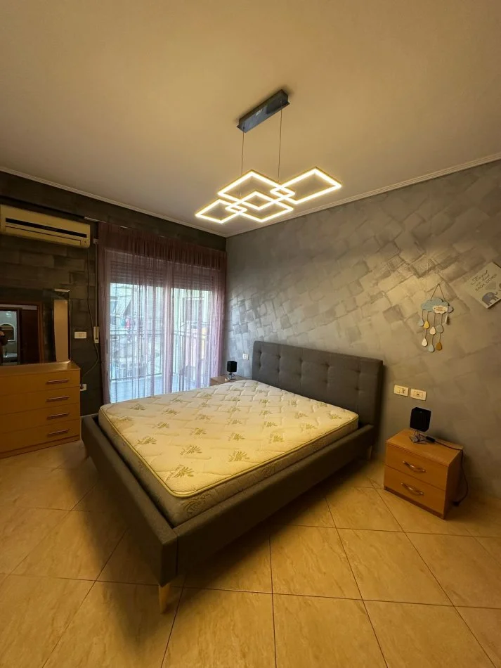 Tirane, shitet apartament 2+1+Ballkon Kati 4, 99 m² 180.000 € (Ndre Mjeda, prane Kompleksit Magnet)