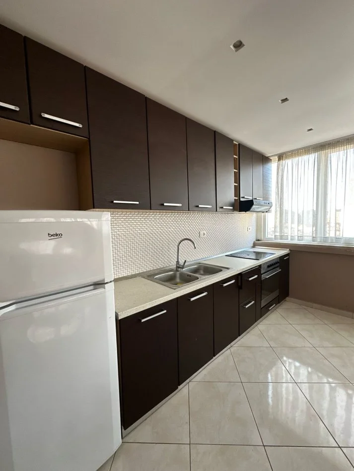 Tirane, shitet apartament 2+1+Ballkon Kati 4, 99 m² 180.000 € (Ndre Mjeda, prane Kompleksit Magnet)