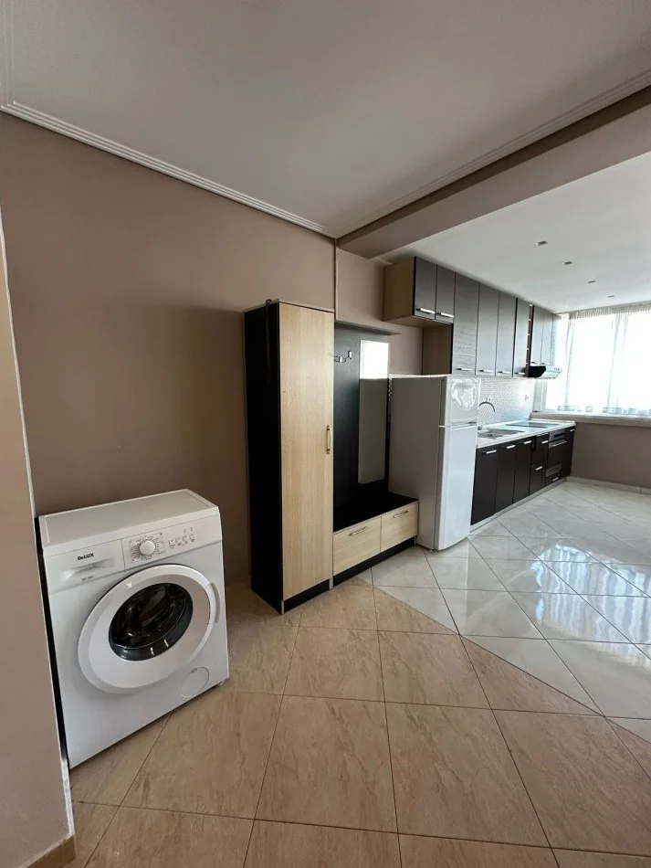 Tirane, shitet apartament 2+1+Ballkon Kati 4, 99 m² 180.000 € (Ndre Mjeda, prane Kompleksit Magnet)