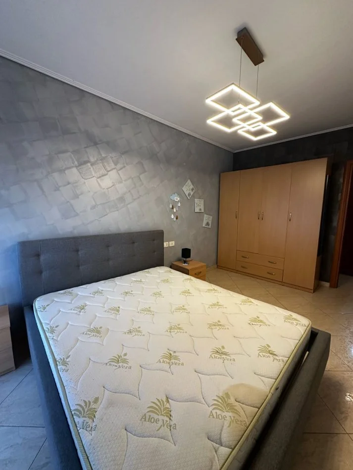 Tirane, shitet apartament 2+1+Ballkon Kati 4, 99 m² 180.000 € (Ndre Mjeda, prane Kompleksit Magnet)