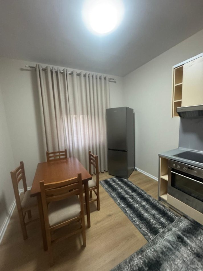 Tirane, jepet me qera apartament 1+1+Aneks+Ballkon Kati 5, 75 m² 550 € (Blv Bajram Curri, prane Kinema Agimi)