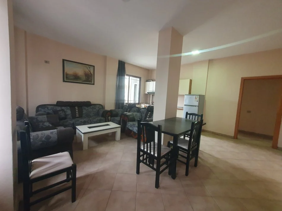 Tirane, jepet me qera apartament 2+1+Ballkon Kati 1, 100 m² 400 € (Qytet studenti)