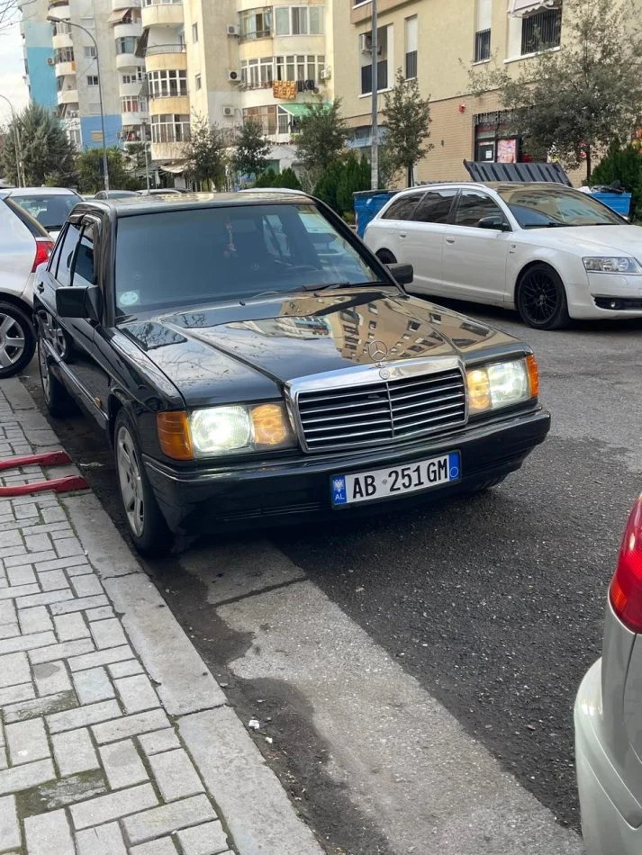 Tirane, shitet makine Benz Nafte, gri e erret manuale Kondicioner 3.499 €