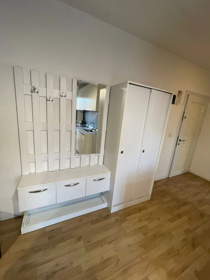 Tirane, jepet me qera apartament 1+1+Ballkon Kati 4, 60 m² 550 € (Rr. e Elbasanit)