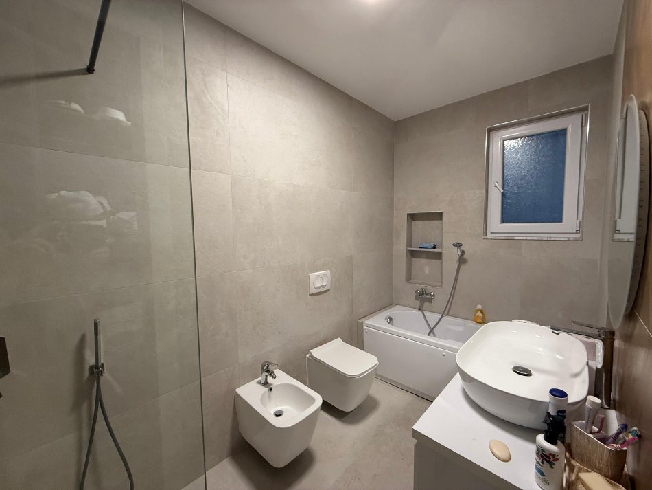 Tirane, shitet apartament 2+1+Ballkon Kati 0, 120 m² 175.000 € (LINZE)