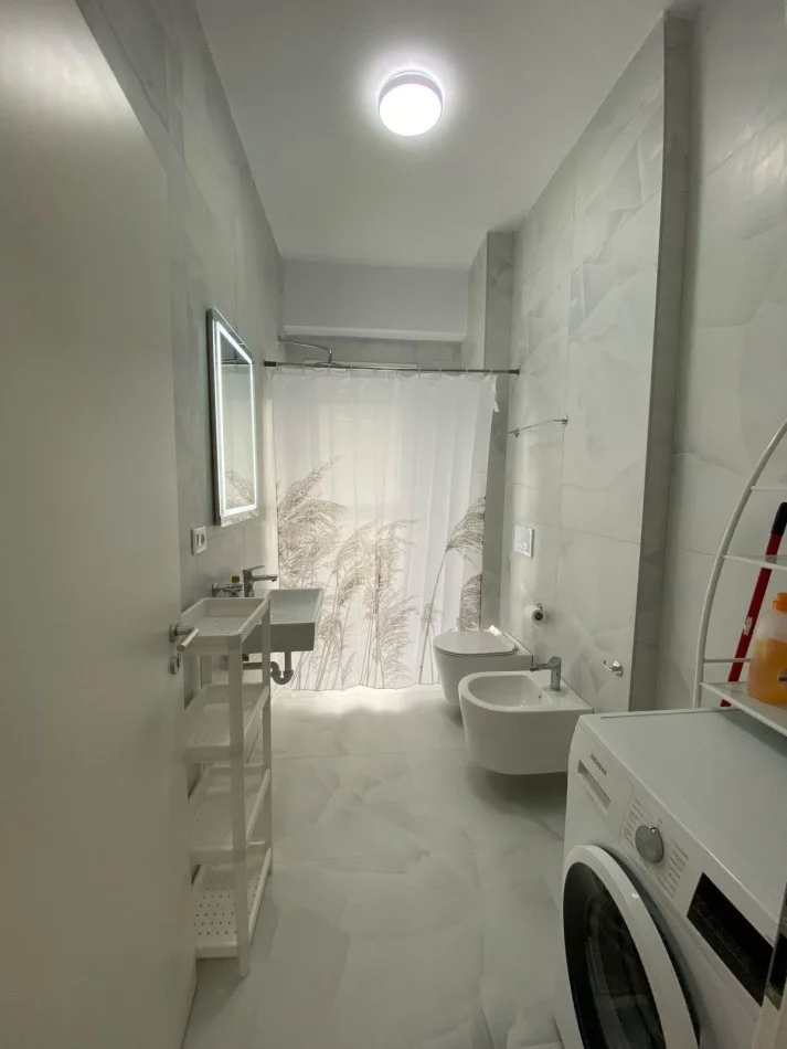 Tirane, jepet me qera apartament 1+1 Kati 3, 400 € (ali dem)