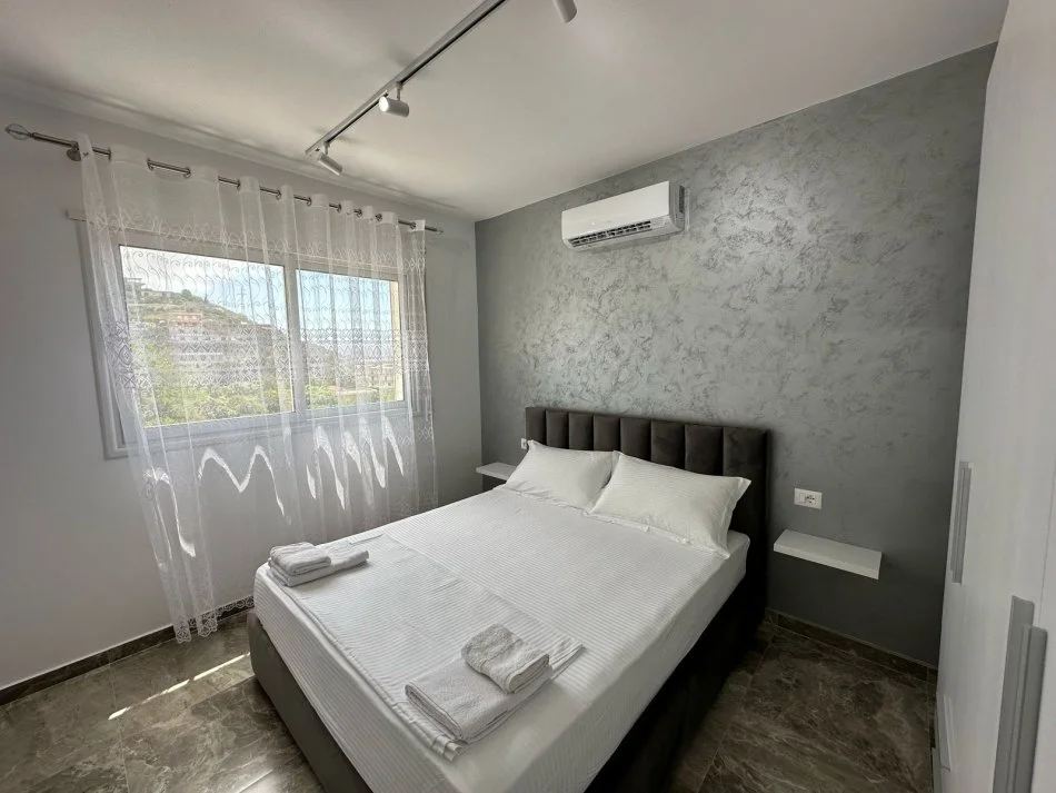 Vlore, jepet me qera apartament 1+1 Kati 1, 55 m² 400 € (Vilat e Enverit) RV49857