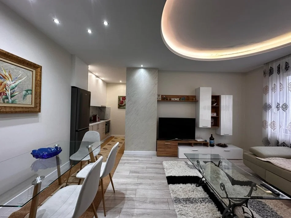 Tirane, jap me qera apartament 1+1 Kati 9, 72 m² 900 € (Rruga e Kosovareve)