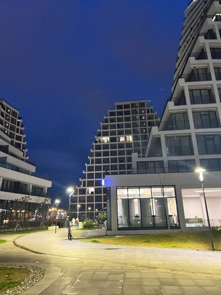 Tirane, jepet me qera apartament 2+1+Ballkon Kati 7, 130 m² 1.500 € (Rezidenca Lake View)