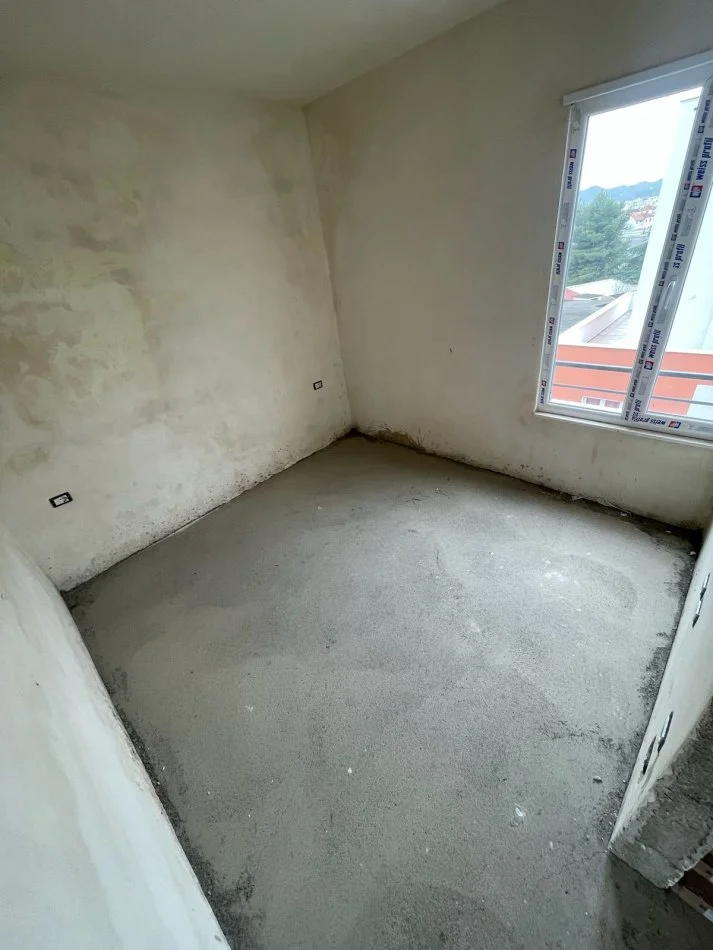 Tirane, shitet apartament 2+1+Ballkon Kati 6, 75 m² 102.000 € (Selit)