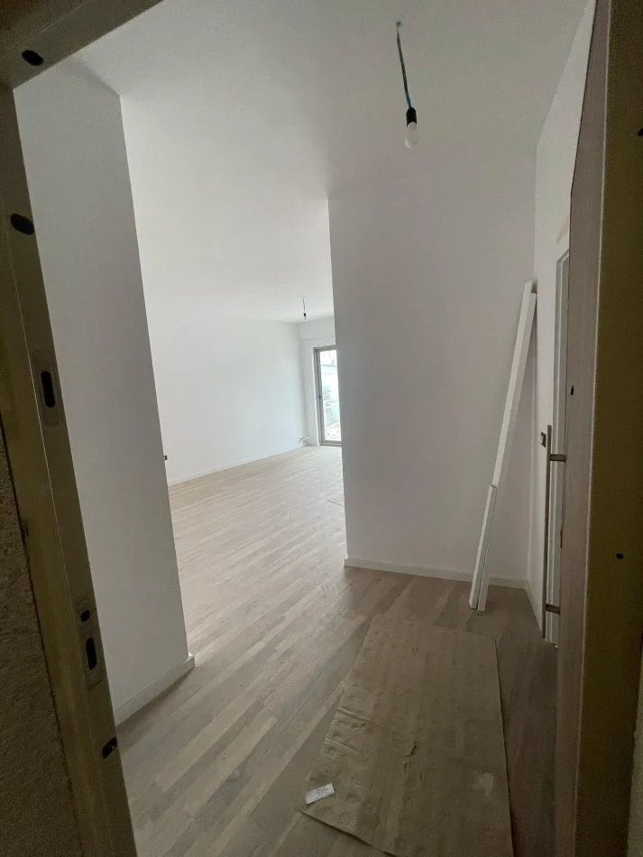 Tirane, shitet apartament 1+1+Ballkon Kati 5, 65 m² 115.000 € (Ish Fusha e Aviacionit)