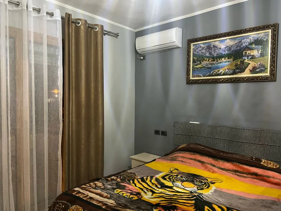 Tirane, jepet me qera apartament 1+1 Kati 2, 320 € (laprake prane gjykates)