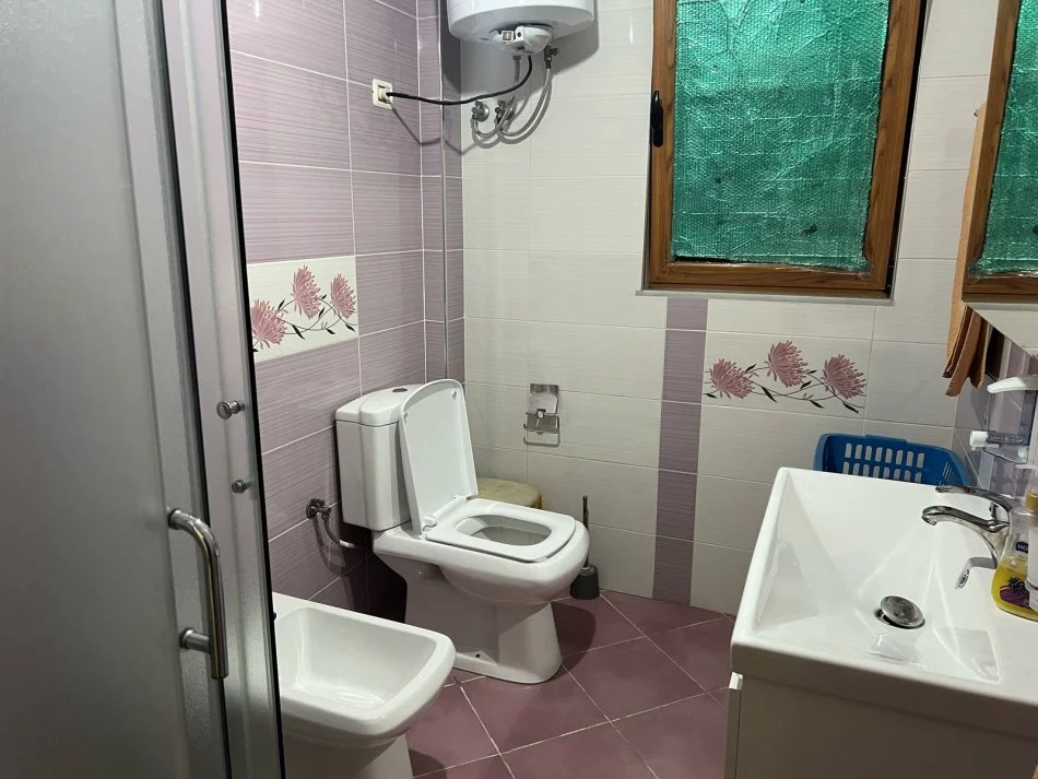 Tirane, jepet me qera apartament 1+1 Kati 2, 320 € (laprake prane gjykates)