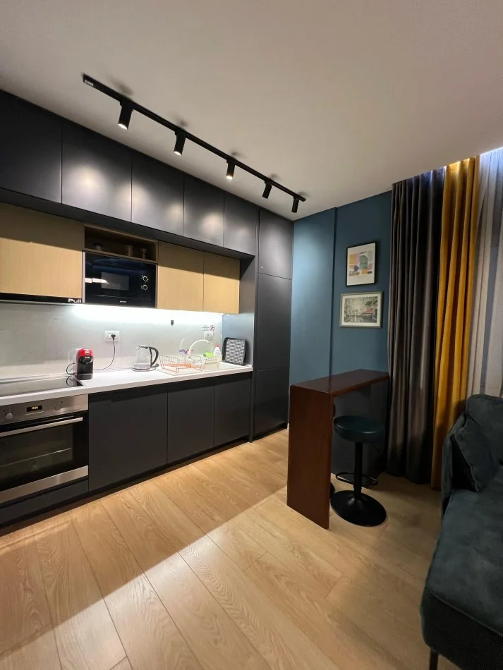 Tirane, jepet me qera apartament 2+1+Ballkon Kati 1, 80 m² 1.000 € (Rruga Ibrahim Rugova 8)