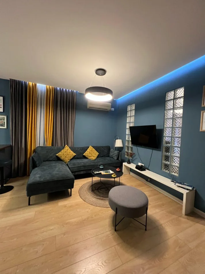 Tirane, jepet me qera apartament 2+1+Ballkon Kati 1, 80 m² 1.000 € (Rruga Ibrahim Rugova 8)