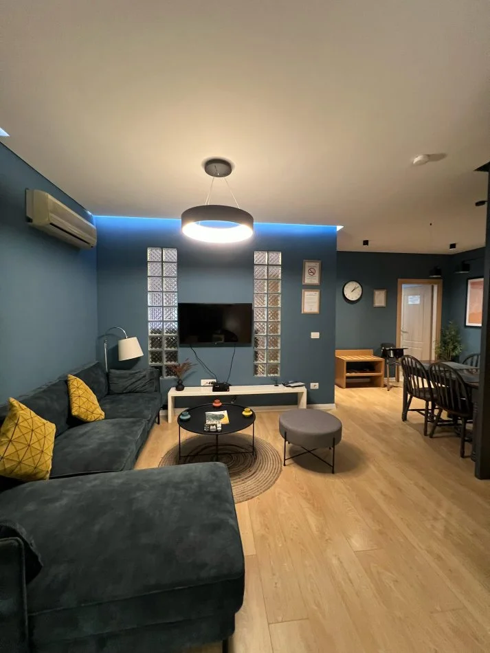 Tirane, jepet me qera apartament 2+1+Ballkon Kati 1, 80 m² 1.000 € (Rruga Ibrahim Rugova 8)