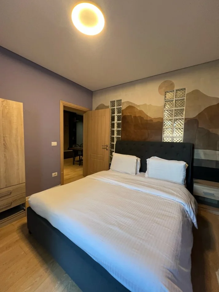 Tirane, jepet me qera apartament 2+1+Ballkon Kati 1, 80 m² 1.000 € (Rruga Ibrahim Rugova 8)