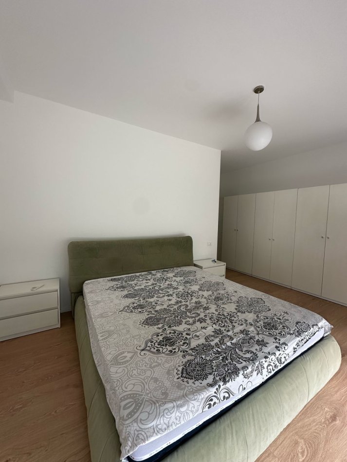 Tirane, jepet me qera apartament 3+1+Aneks+Ballkon Kati 2, 140 m² 1.200 € (Kompleksi Kika 2, Komuna e Parisit)