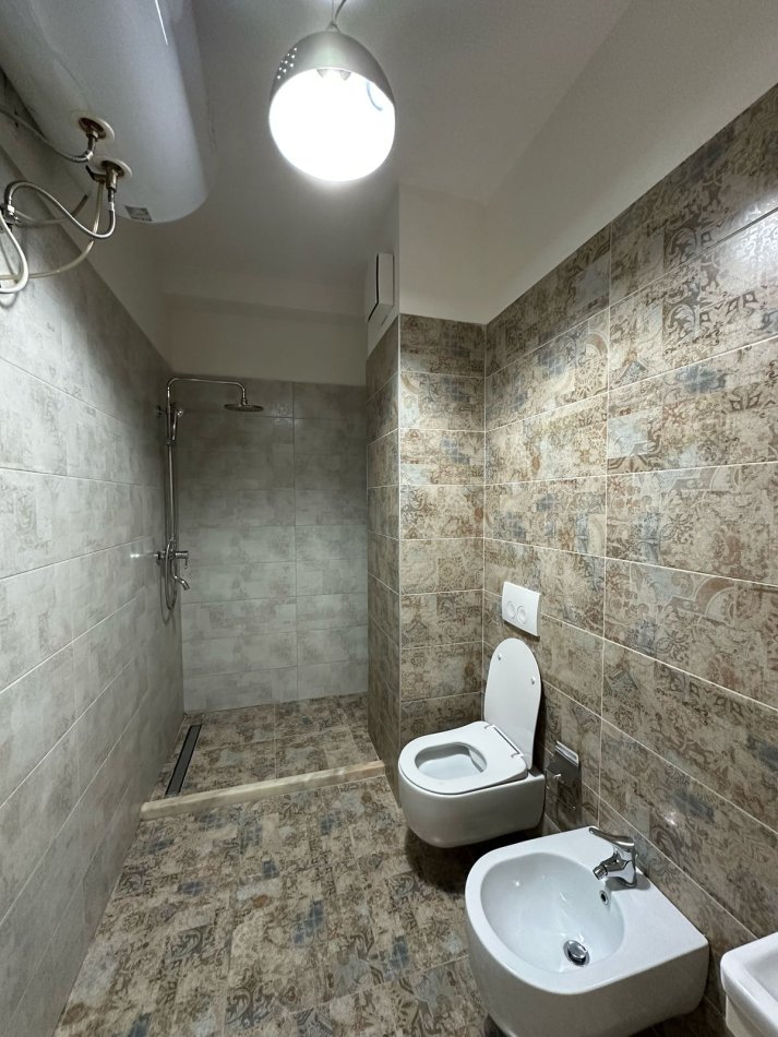 Tirane, jepet me qera apartament 3+1+Aneks+Ballkon Kati 2, 140 m² 1.200 € (Kompleksi Kika 2, Komuna e Parisit)