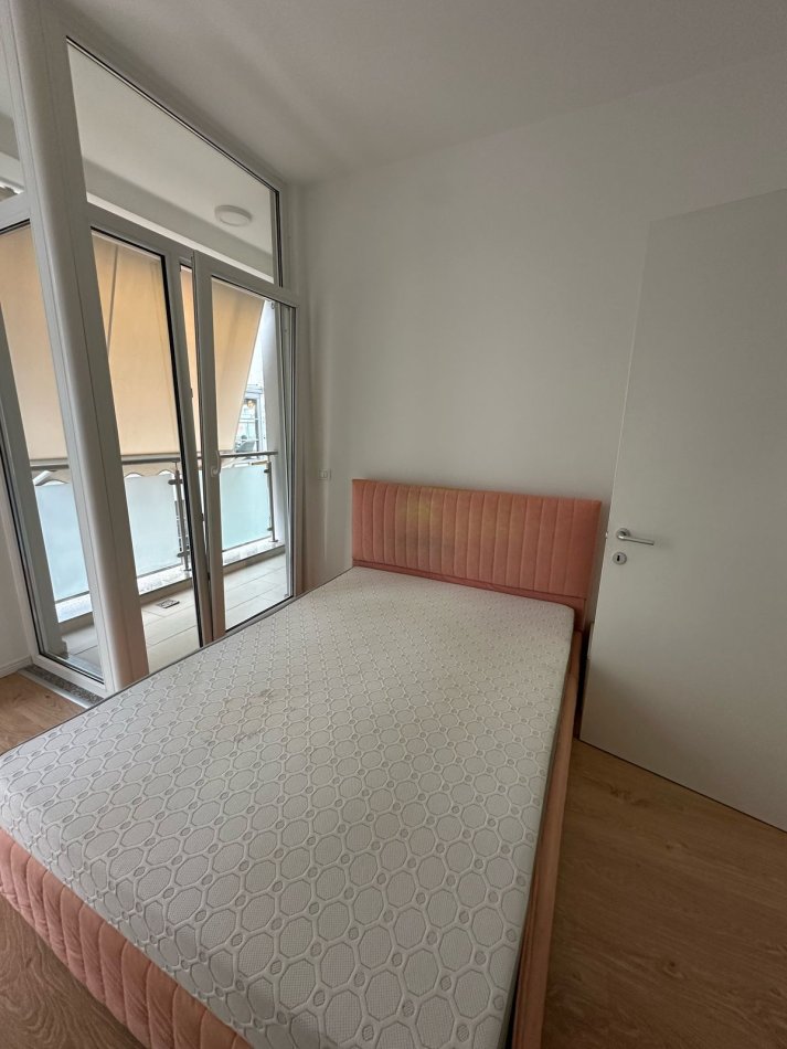 Tirane, jepet me qera apartament 3+1+Aneks+Ballkon Kati 2, 140 m² 1.200 € (Kompleksi Kika 2, Komuna e Parisit)