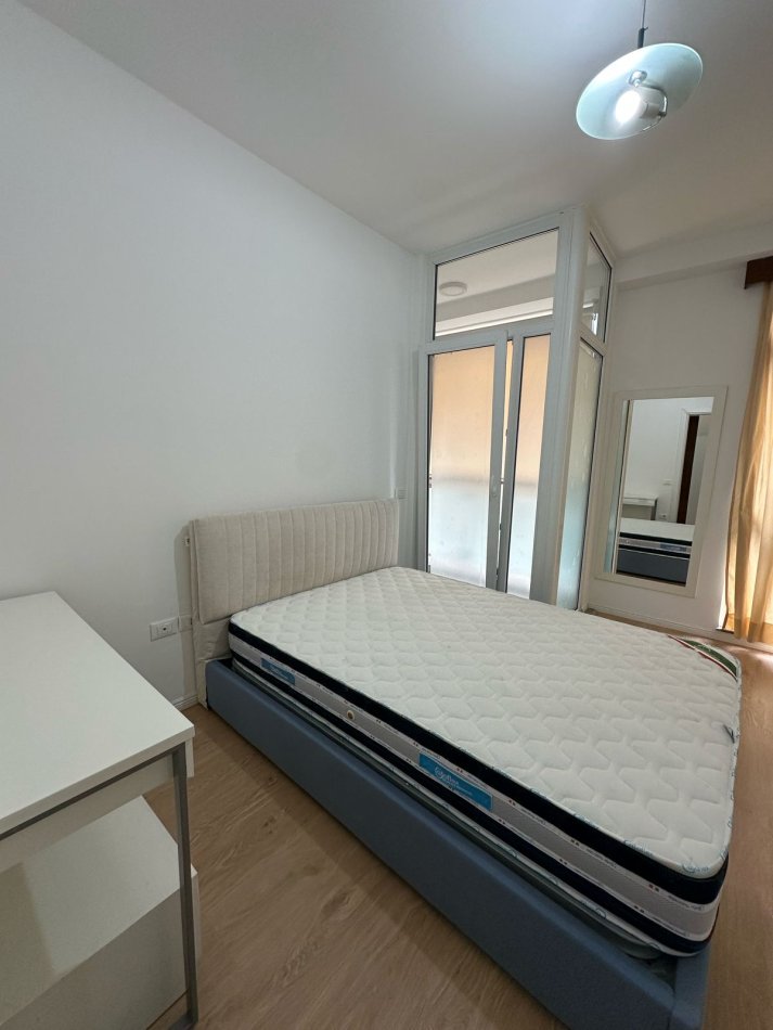 Tirane, jepet me qera apartament 3+1+Aneks+Ballkon Kati 2, 140 m² 1.200 € (Kompleksi Kika 2, Komuna e Parisit)