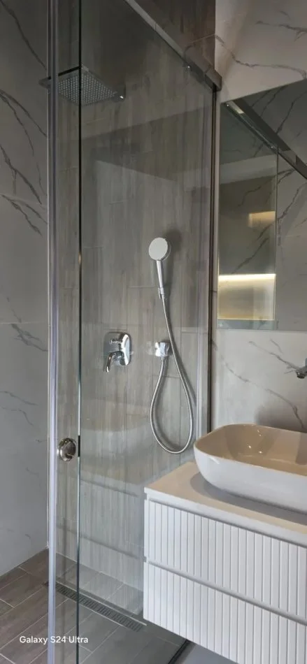 Tirane, jepet me qera apartament 2+1+Ballkon Kati 5, 125 m² 1.200 € (Kompleksi Deliorgji)