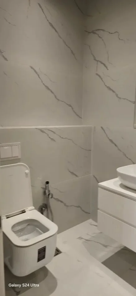 Tirane, jepet me qera apartament 2+1+Ballkon Kati 5, 125 m² 1.200 € (Kompleksi Deliorgji)