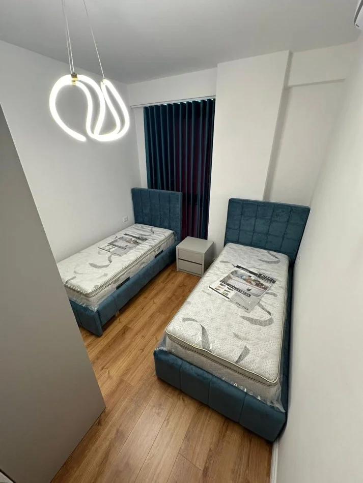Tirane, jepet me qera apartament 2+1+Ballkon Kati 5, 110 m² 1.200 € (Parku Olimpik)