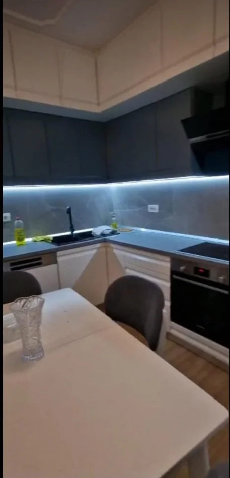 Tirane, jepet me qera apartament 2+1+Aneks+Ballkon Kati 2, 99 m² 900 € (Fiori Di Bosko)