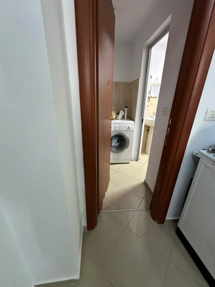 Tirane, jepet me qera apartament 2+1 Kati 0, 60 m² 560 € (Rruga e Barrikadave, perballe Gjimnazit Sami Frasheri.)