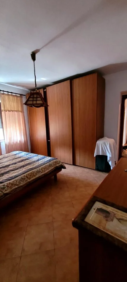 Tirane, jepet me qera 3+1 , 550 € (rruge e durrsit)