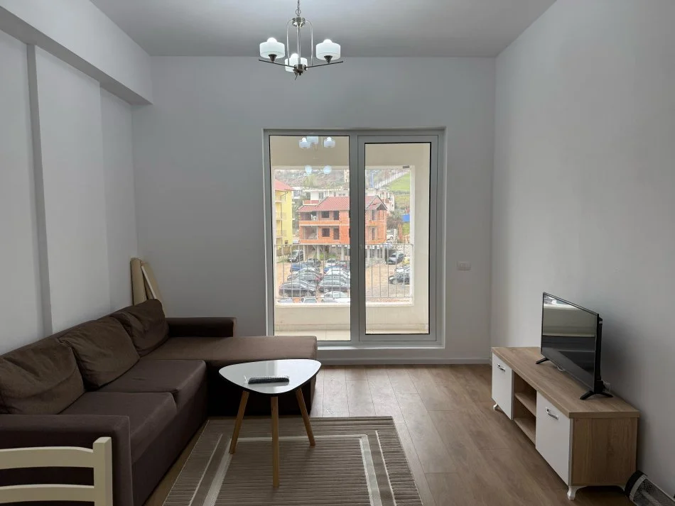 Tirane, jepet me qera apartament 1+1+Ballkon Kati 5, 61 m² 450 € (Ali Demi)