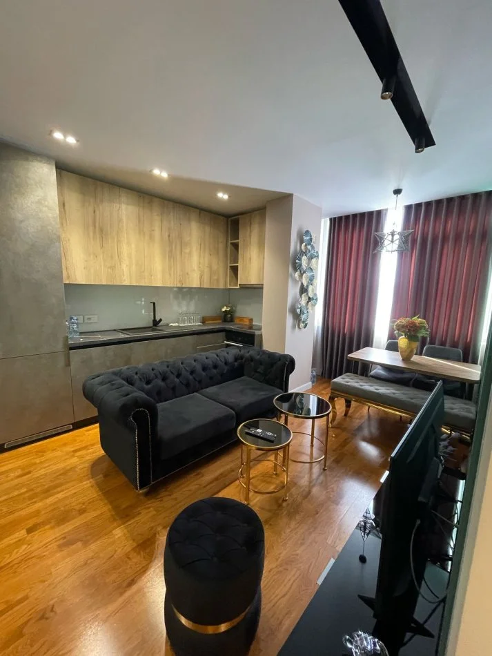 Tirane, jepet me qera apartament 1+1 Kati 6, 50 m² 700 € 