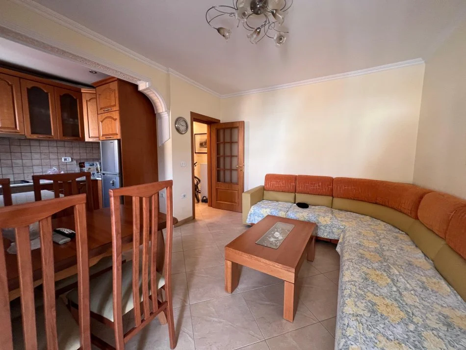 Vlore, jepet me qera apartament 2+1+Ballkon Kati 4, 84 m² 300 € (Blv.Ismail Qemali)