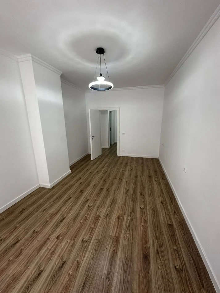 Tirane, shitet apartament 1+1+Ballkon Kati 1, 72 m² 99.000 € (misto mame)