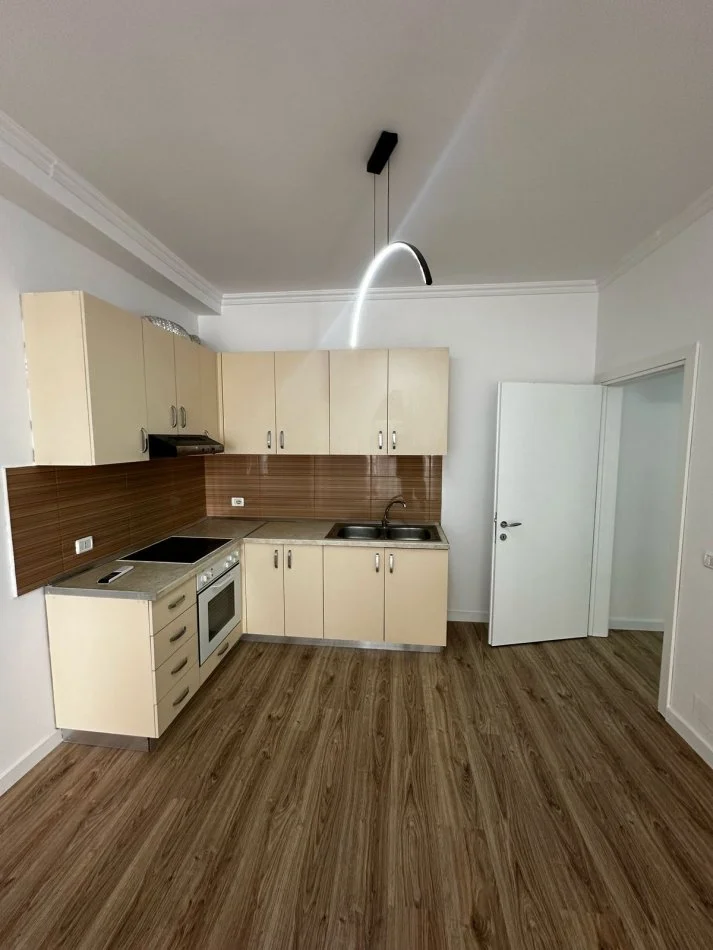 Tirane, shitet apartament 1+1+Ballkon Kati 1, 72 m² 99.000 € (misto mame)