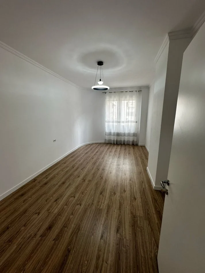 Tirane, shitet apartament 1+1+Ballkon Kati 1, 72 m² 99.000 € (misto mame)