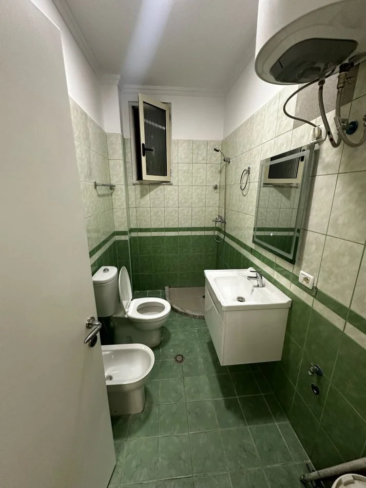 Tirane, shitet apartament 1+1+Ballkon Kati 1, 72 m² 99.000 € (misto mame)