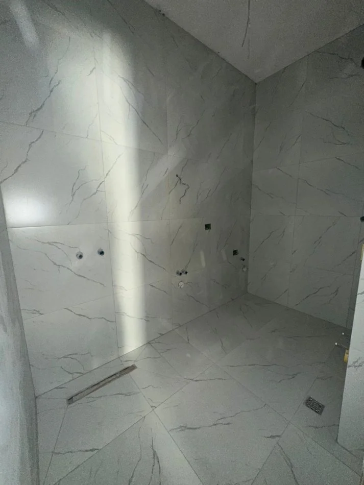 Tirane, shitet apartament 1+1+Ballkon Kati 4, 70 m² 245.000 € (Rr. e Kosovareve)