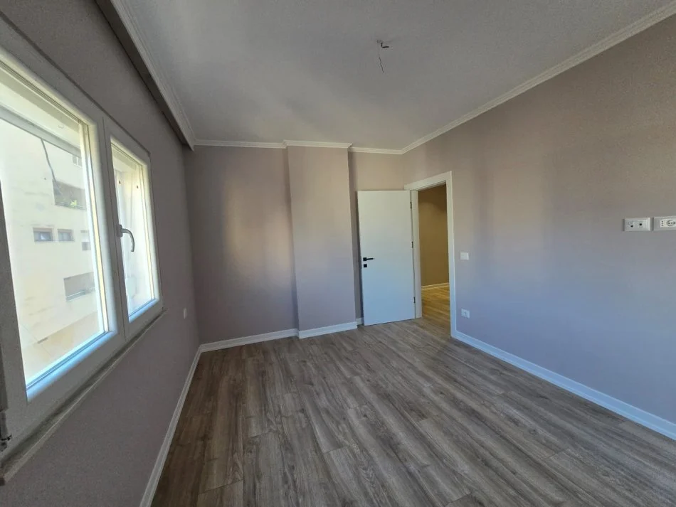 Tirane, jepet me qera apartament 2+1 Kati 5, 105 m² 900 € (Bllok "Rr.Pjeter bogadani")