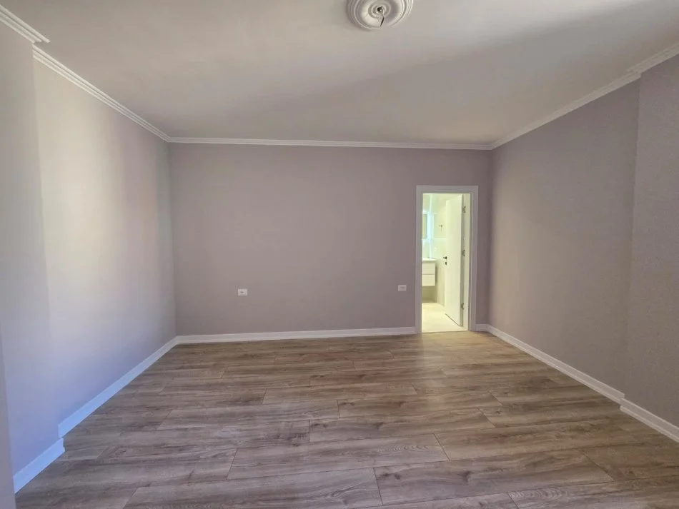 Tirane, jepet me qera apartament 2+1 Kati 5, 105 m² 900 € (Bllok "Rr.Pjeter bogadani")