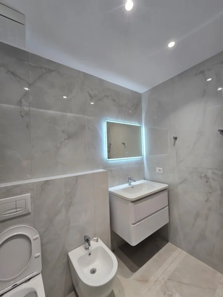 Tirane, jepet me qera apartament 2+1 Kati 5, 105 m² 900 € (Bllok "Rr.Pjeter bogadani")