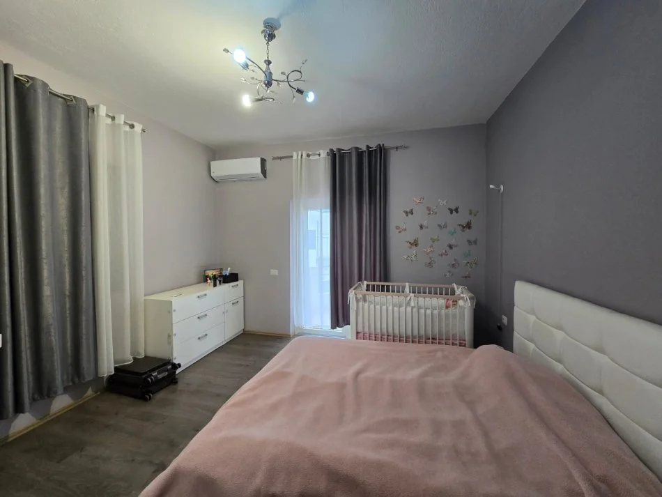 Tirane, jepet me qera Vile 2+1 Kati 1, 160 m² 1.000 € (Komuna e Parisit)