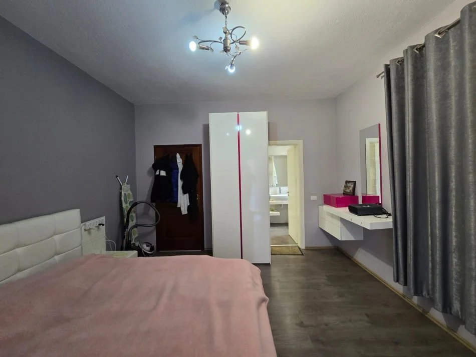 Tirane, jepet me qera Vile 2+1 Kati 1, 160 m² 1.000 € (Komuna e Parisit)