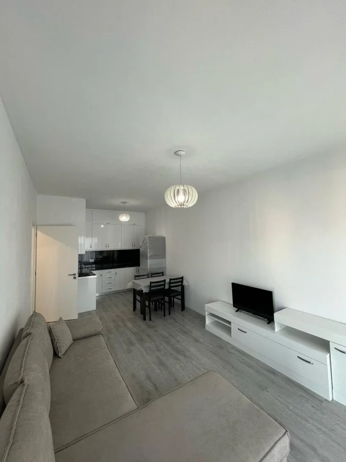 Tirane, jepet me qera apartament 1+1+Ballkon Kati 8, 62 m² 520 € (Xhanfize Keko)