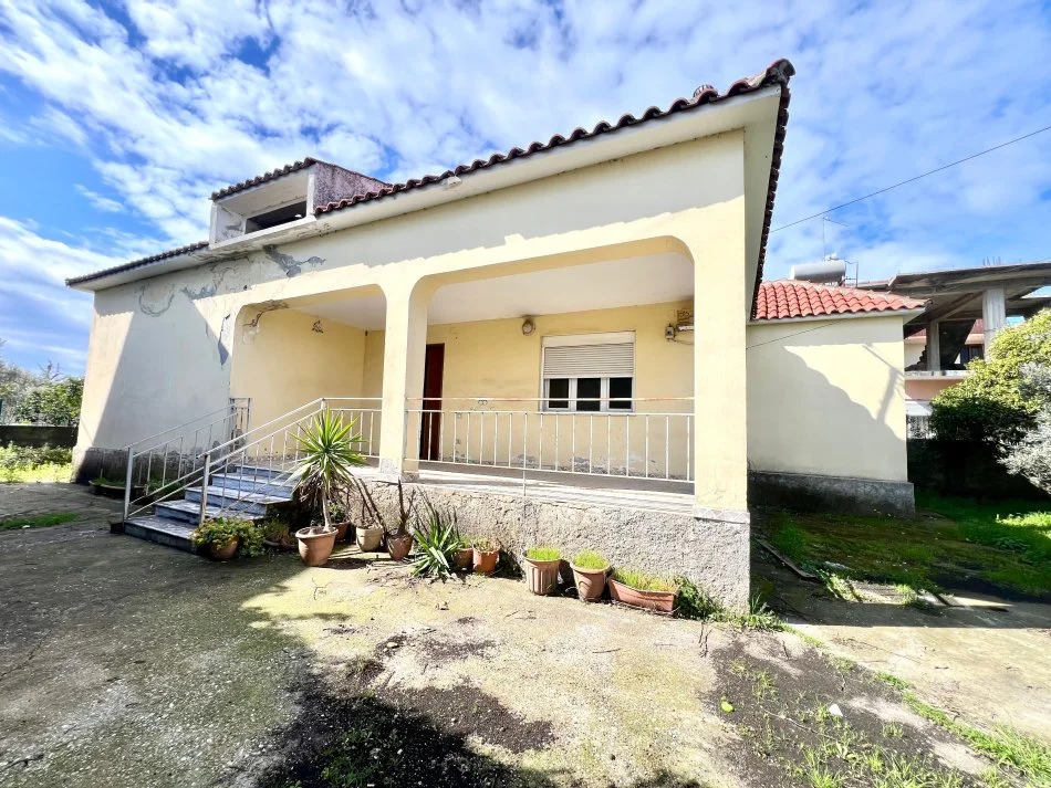 Vlore, shitet shtepi 2+1 , 500 m² 130.000 € (Stacioni trenit)