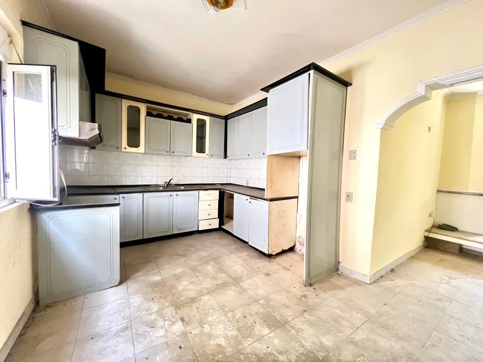 Vlore, shitet shtepi 2+1 , 500 m² 130.000 € (Stacioni trenit)