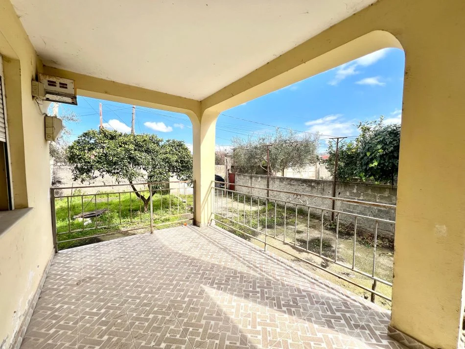 Vlore, shitet shtepi 2+1 , 500 m² 130.000 € (Stacioni trenit)