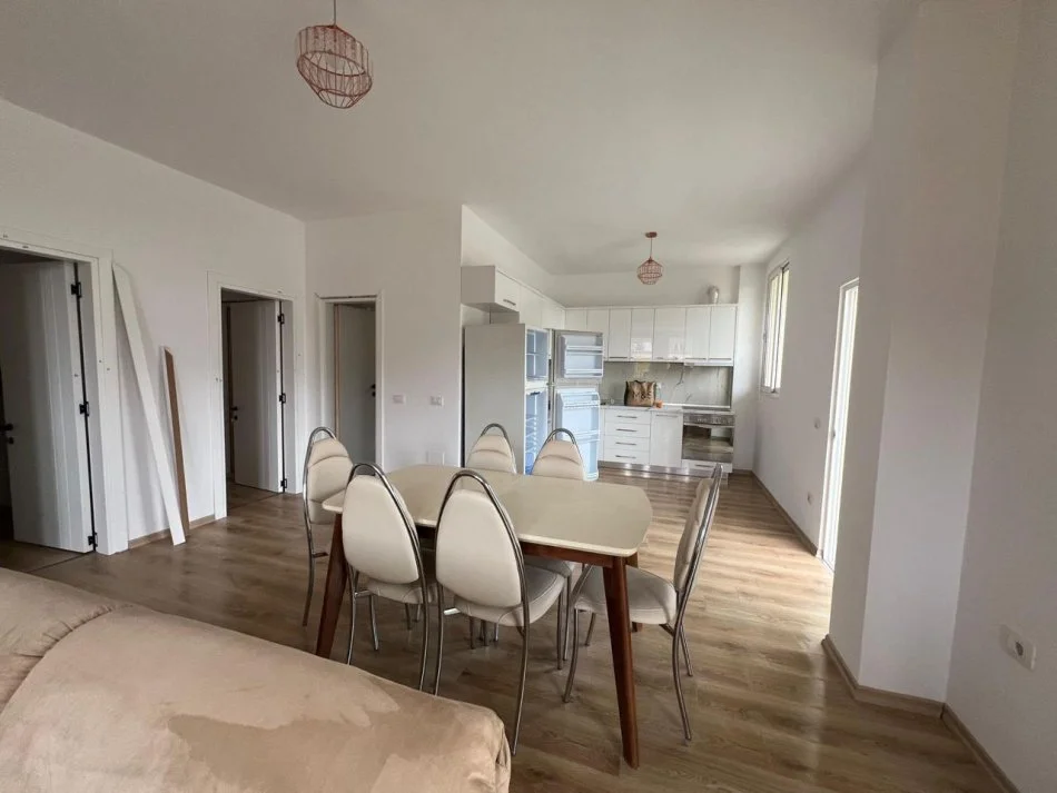 Shqiperi, jepet me qera apartament 2+1 , 450 € (qytet studenti)
