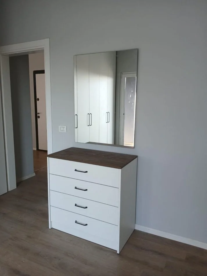 Tirane, jepet me qera apartament 1+1+Ballkon Kati 7, 77 m² 499 € (5 Maji)